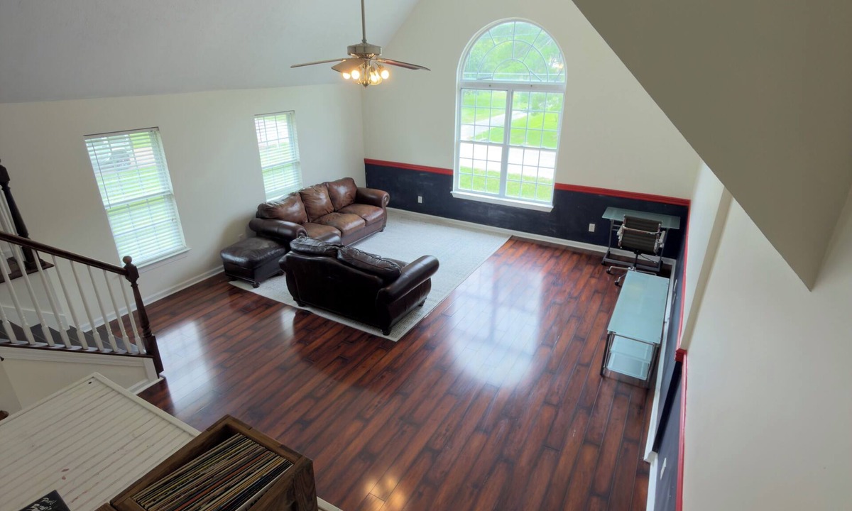 Hermitage House | Spacious 4-bedroom+Den. 12 min from Airport 20 min fromDowntown