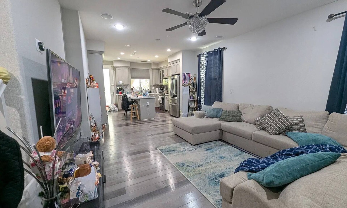 Newark House | Spacious 4-bedroom house in charming Newark with AC