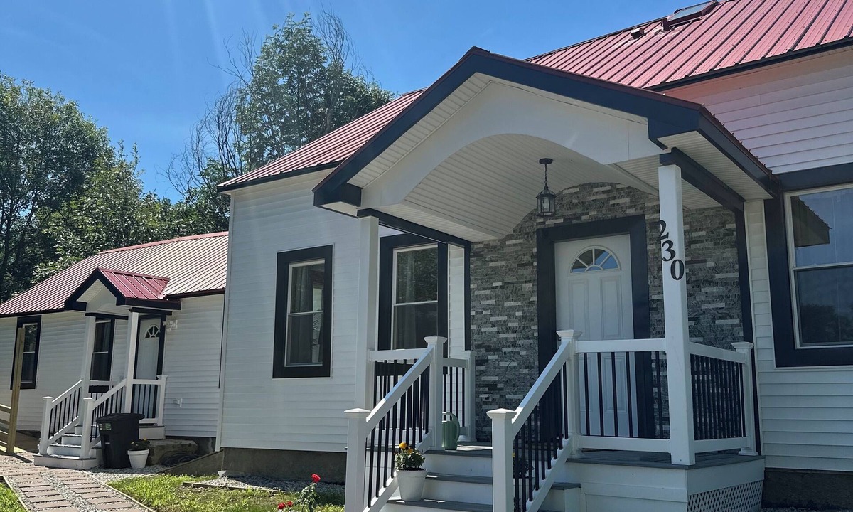 Mechanic Falls House | Spacious 5-bedroom house in fabulous Mechanic Falls with AC, fitness room