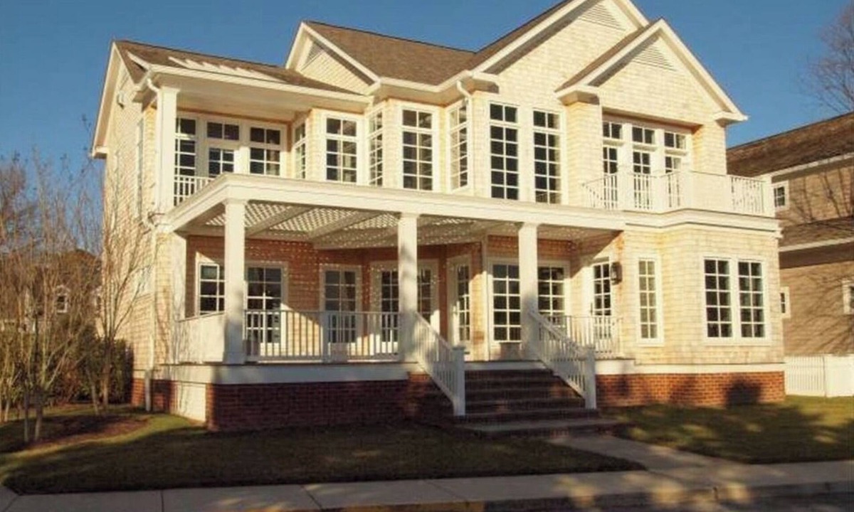 South Rehoboth House | Spacious 5-bedroom Lake Front House