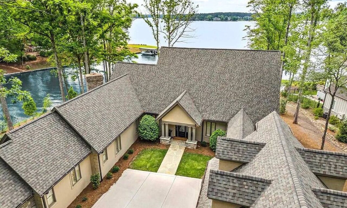 Lake Oconee House | Spacious 6-bedroom estate on beautiful Lake Oconee in Eatonton, GA