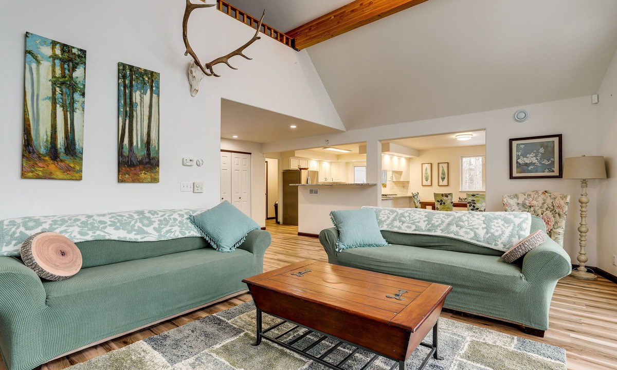 Wasilla House | Spacious and Lakefront Wasilla Home