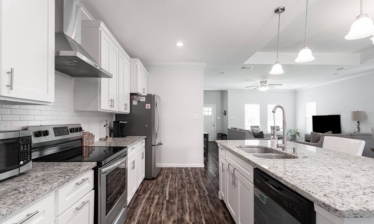 Southside House | Spacious&Cozy! 4BR/5bed/2.5BA Lackland, Missions, Downtown