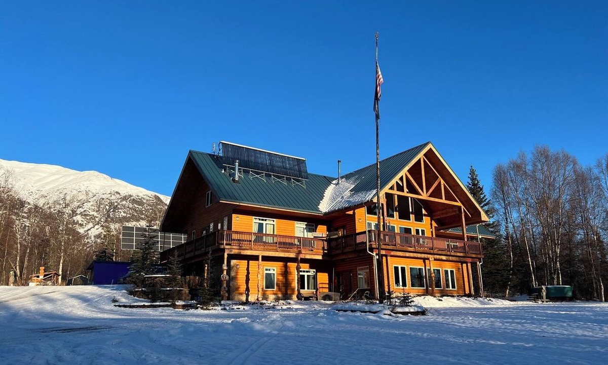 Fishhook Cabin | Spacious Lodge surrounded by trails at Government Peak