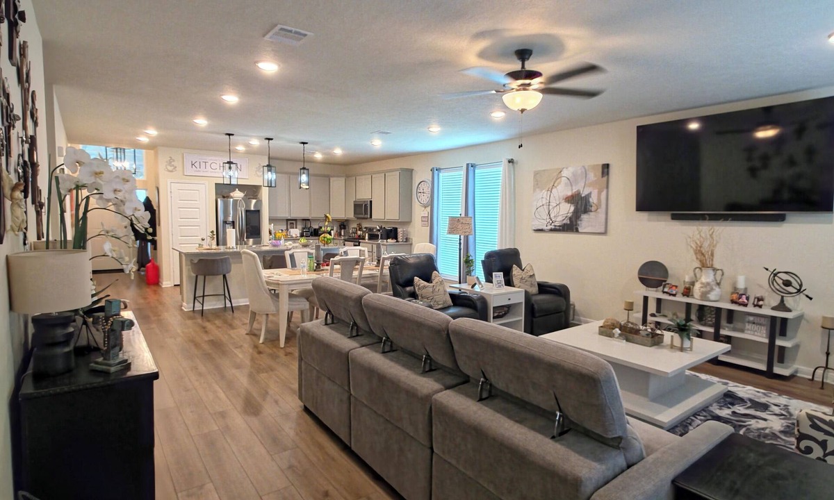 College Station House | "Spacious New Home Min from A&M. Relax with the Fam. in This Cozy 3-BR Getaway"