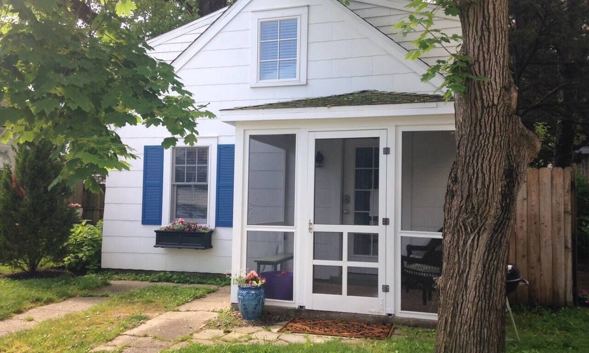 South Rehoboth Cottage | Spacious One Bedroom Carriage House at the Beach!