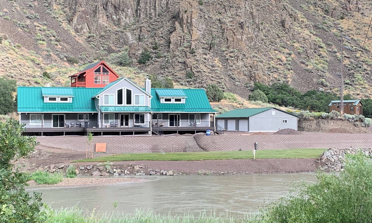Marysvale Cabin | Spacious Riverfront Cabin in Beautiful Marysvale