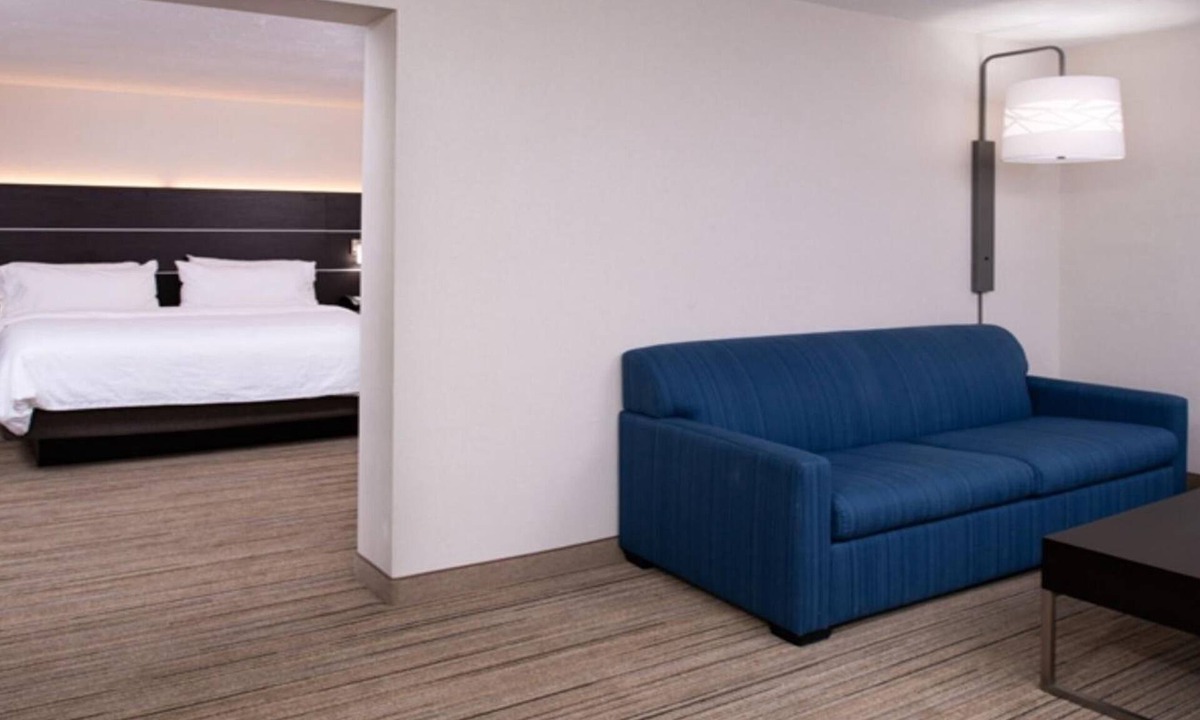 Dent Hotel | Spacious Room w/Bathtub + Close to Hospitals, Grocery Stores, & Restaurants