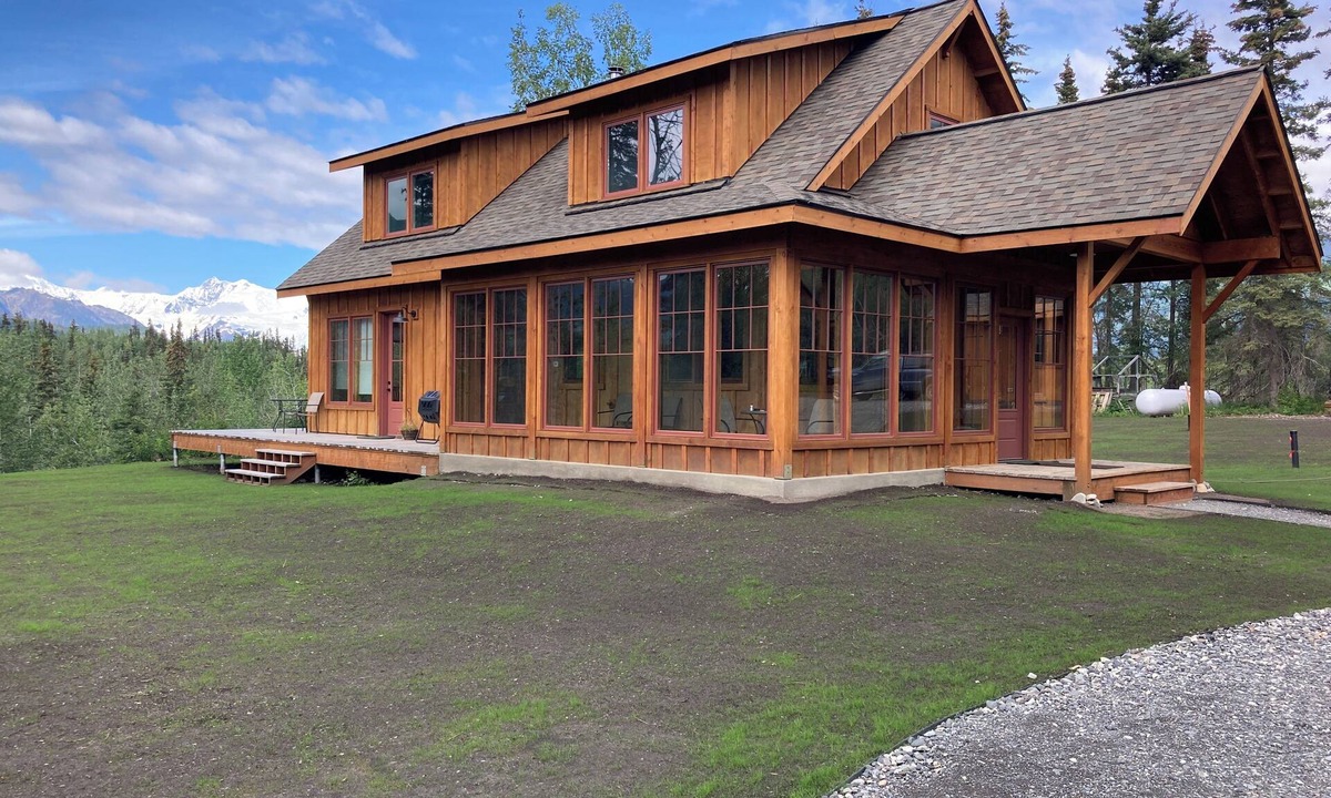 McCarthy House | Spectacular mountain and glacier views at Donaho House.