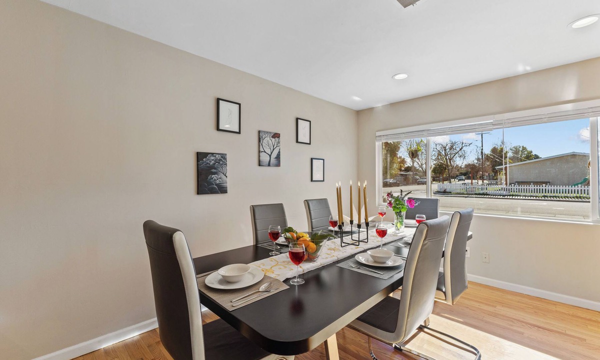 Menlo Park House | Splendid Bungalow w Game Room near Stanford Meta IKEA in Menlo Park