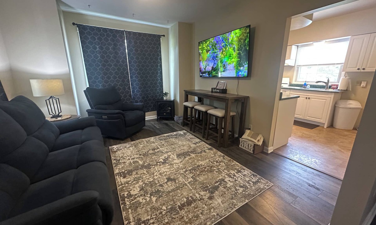 Racine House | Spotless, Quiet 2BR Cottage: Private Deck, Big TV, Yard—Near Museums & Parks