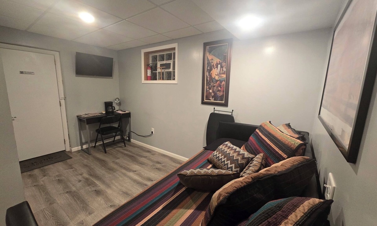 Mount Adams Apartment | Stand Alone Studio, Free Off Street Parking, Walkable 2 Downtown, Beautiful Area