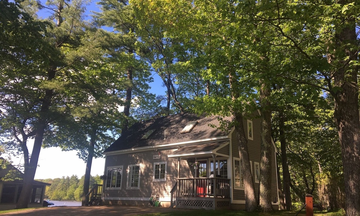 North Windham House | Steps from the beach on Sebago Lake Basin