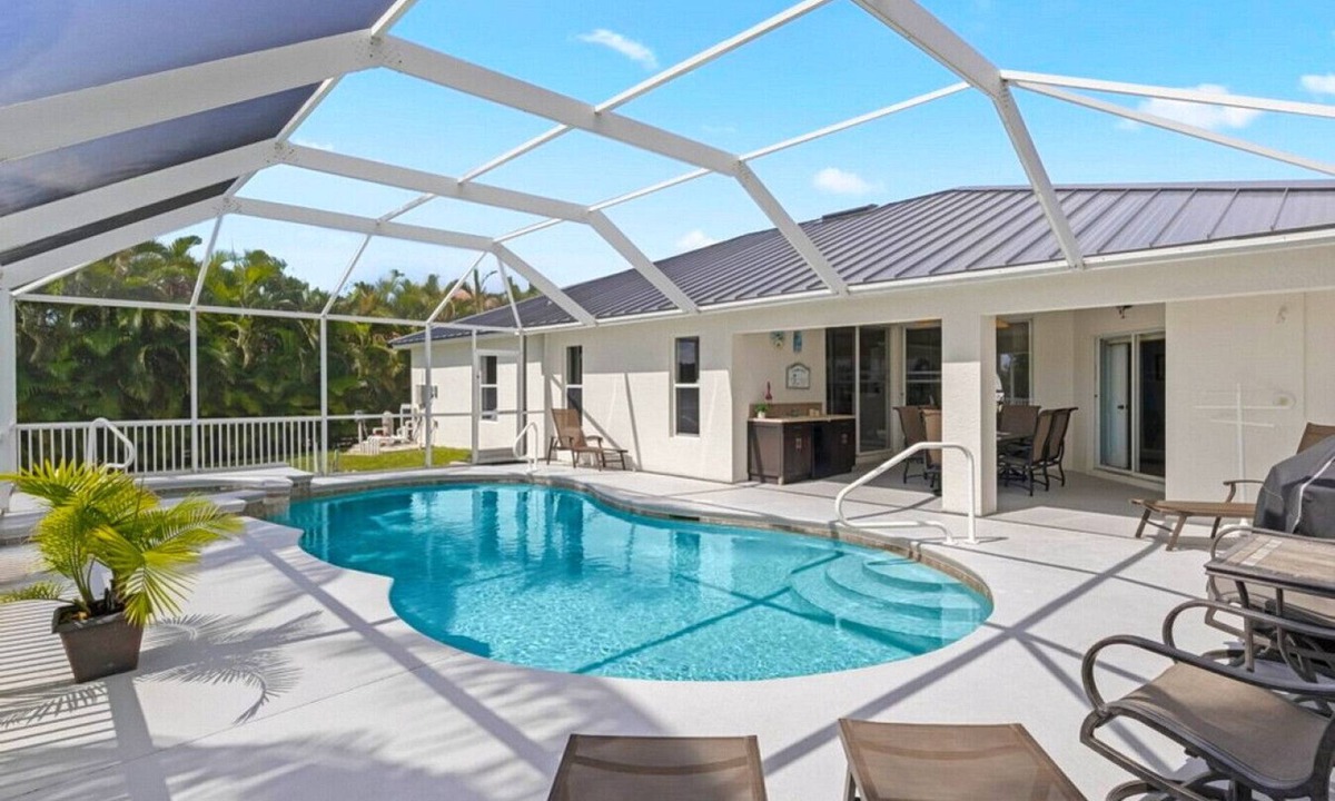 Pelican House | Stunning 3 bedroom waterfront Villa in SW Cape Coral