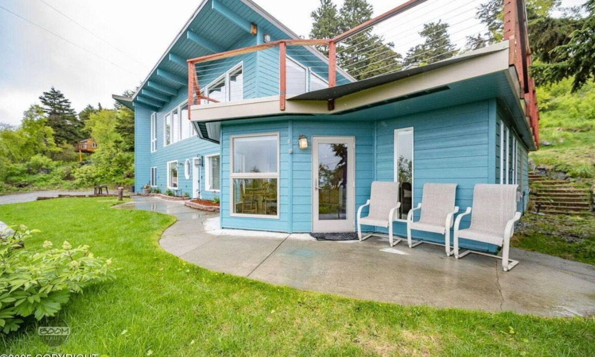Hillside East House | Stunning Denali views - Casita in Anchorage