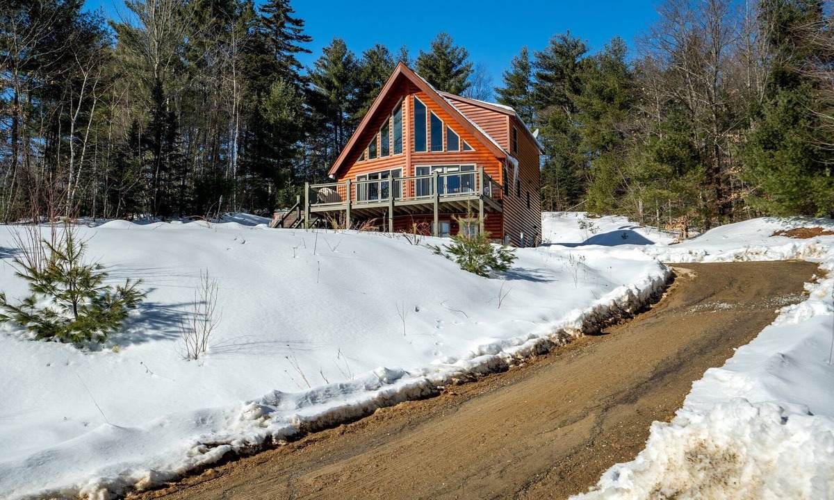Bethel Ski Chalet | Stunning MTN views! Fireplace, Hot Tub, Sleeps 12