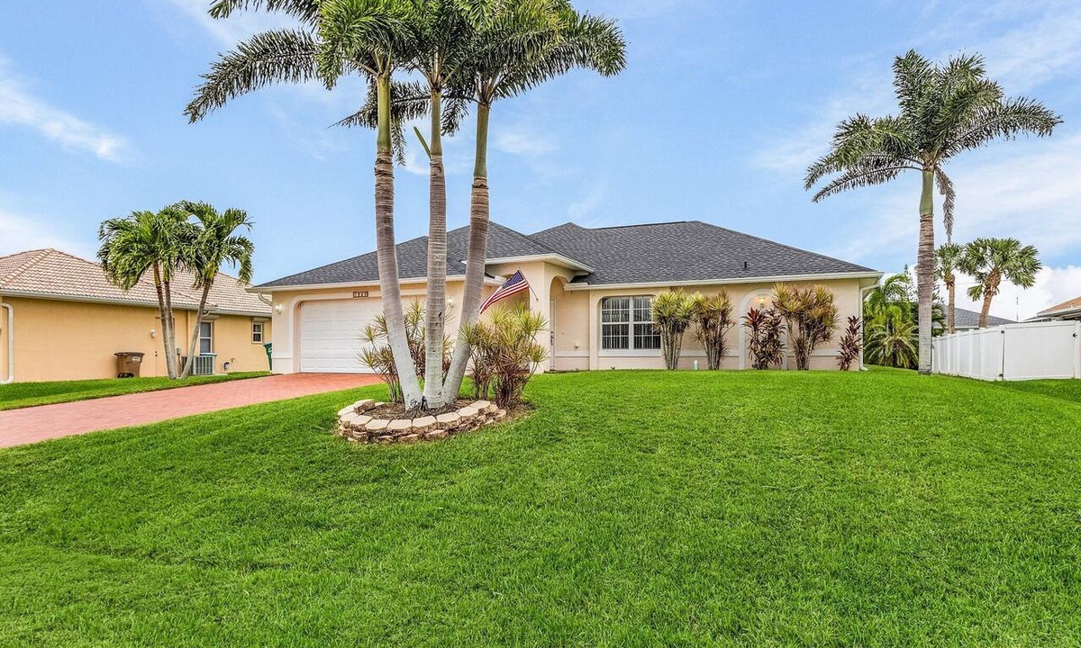 Trafalgar Villa | Stylish Florida Pool Home, 4 Bedrooms, Prime SW Cape Coral, near Golf Courses