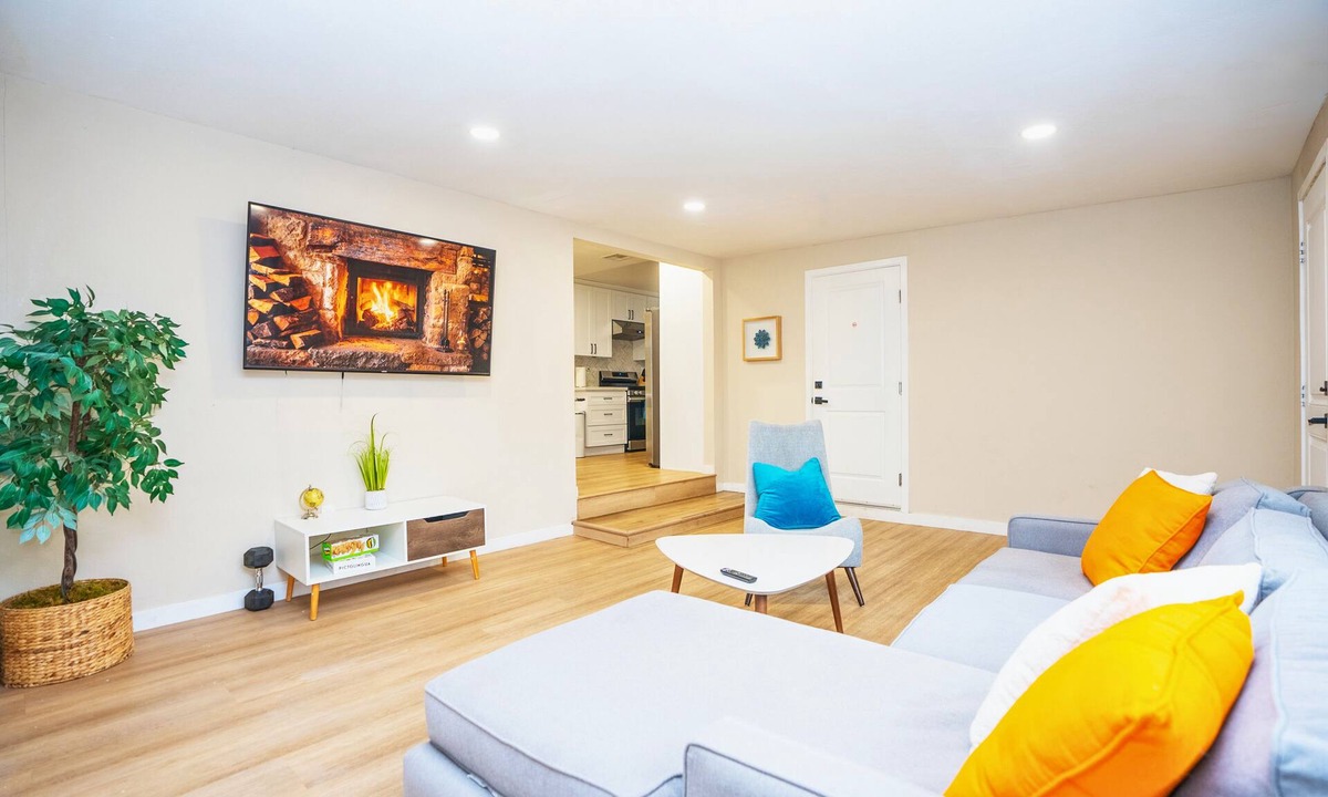 North San Jose House | Stylish Mid-Century Family 4BR Hideaway - San Jose & Milpitas