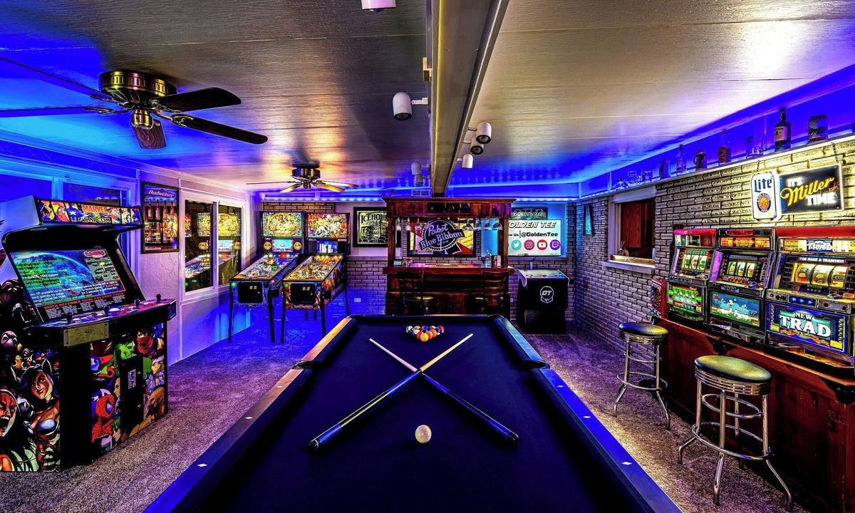 Beavercreek House | Stylish Retreat: Hot Tub, Spa, Arcade, Pinball WPAFB Museum
