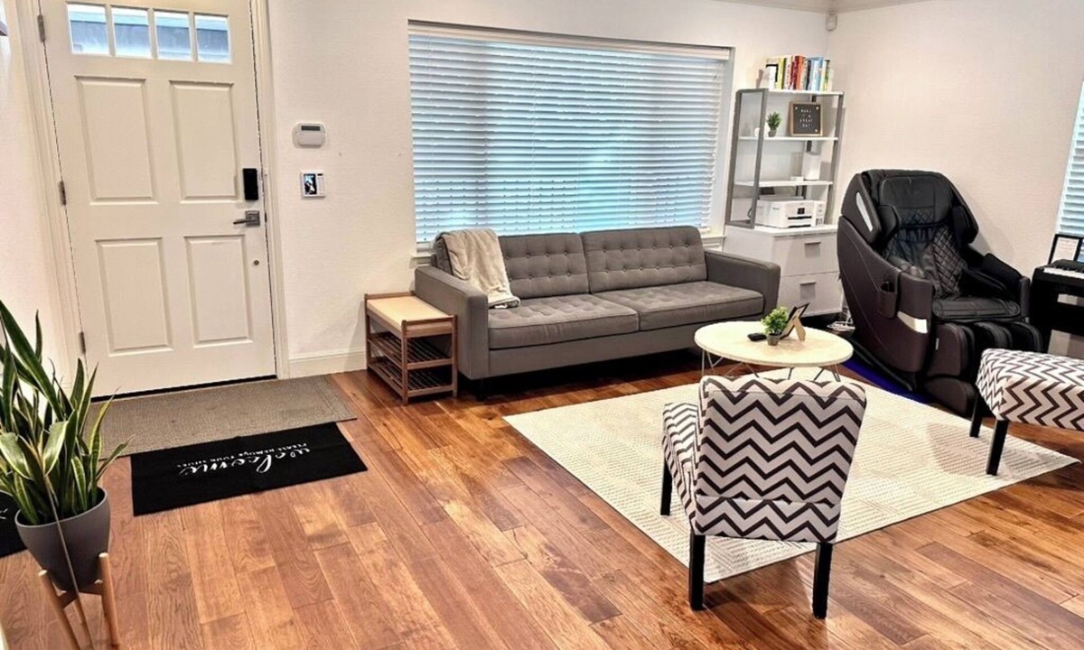 North Central House | SunlightStays - Modern Chic Home Near CVS, Safeway, Starbucks & SFO Airport