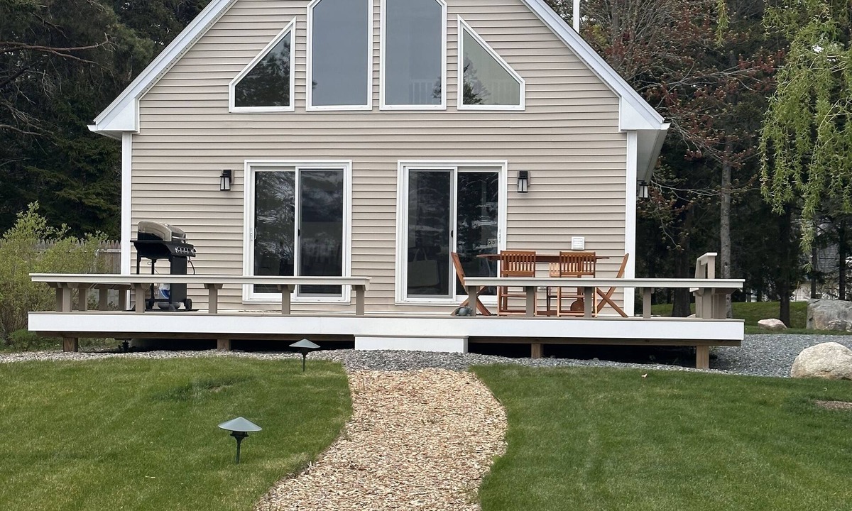 Tremont House | Sunlit cape on beautiful Bass Harbor close to Acadia National Park