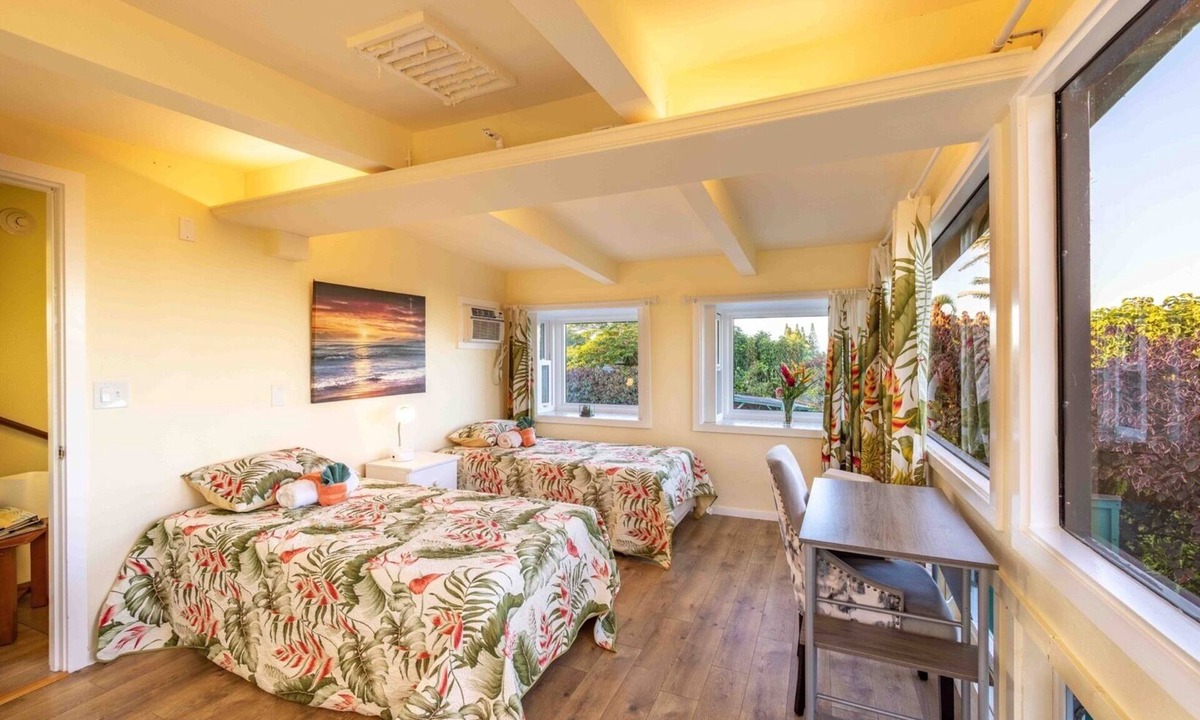 Haiku Resort | Sunrise Room Farm Stay in Haiku on Road to Hana