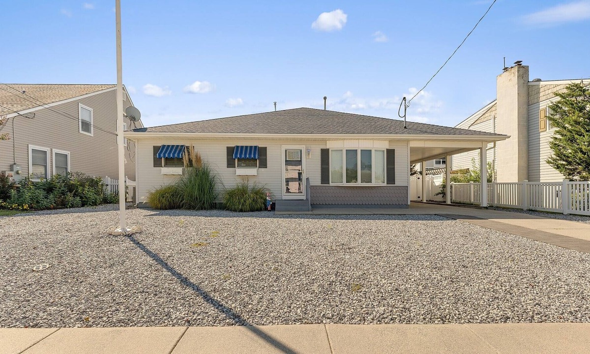 North Cape May House | Sunset beach house. 1 block to the beautiful Delaware Bay beach!