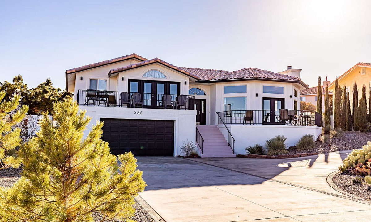 Greenehaven House | Sunset Mesa Hideaway-Lake Powell Views, Game Room & 3 Decks,Near Antelope Canyon