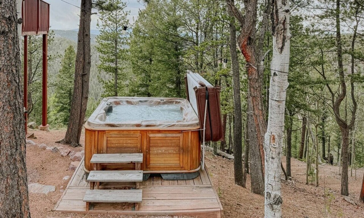 Rainbow Valley House | Sunset Ridge Escape with Hot Tub & Incredible Mountain Views