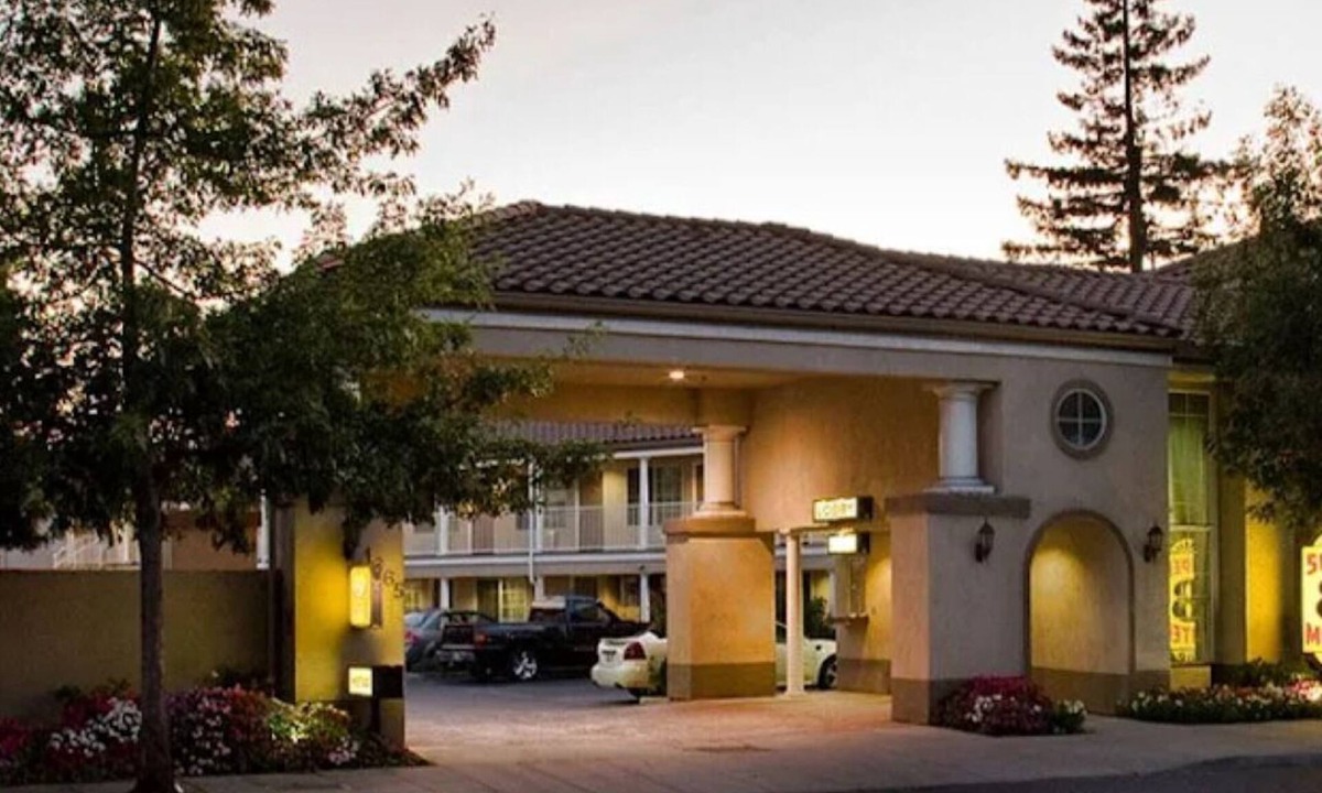 Mountain View Hotel | Super 8 by Wyndham want you to have a Super Time in Mountain View 6 mi to Levi's
