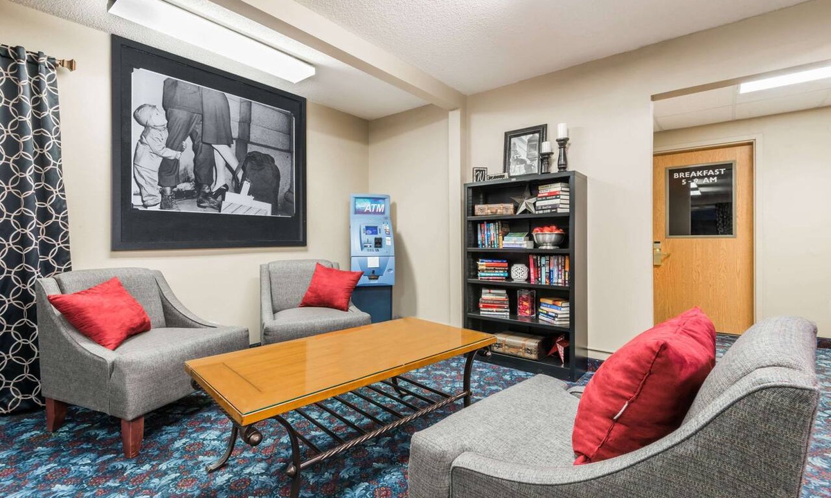 Beloit Hotel | Super 8 by Wyndham Beloit KS