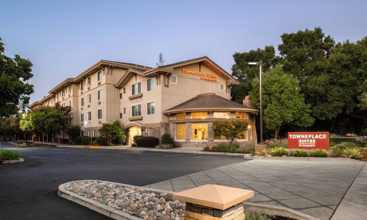 Downtown Hotel | Super Bowl Stay at Town Place Suites Campbell Studio Queen Bed with Kitchen