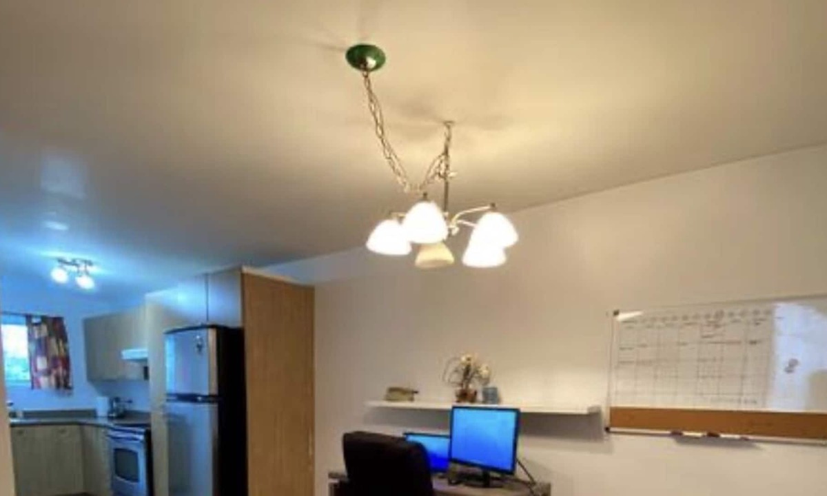 Fabreville House | Super Comfortable & Spacious, PRIVATE 1 Bedroom Apartment
