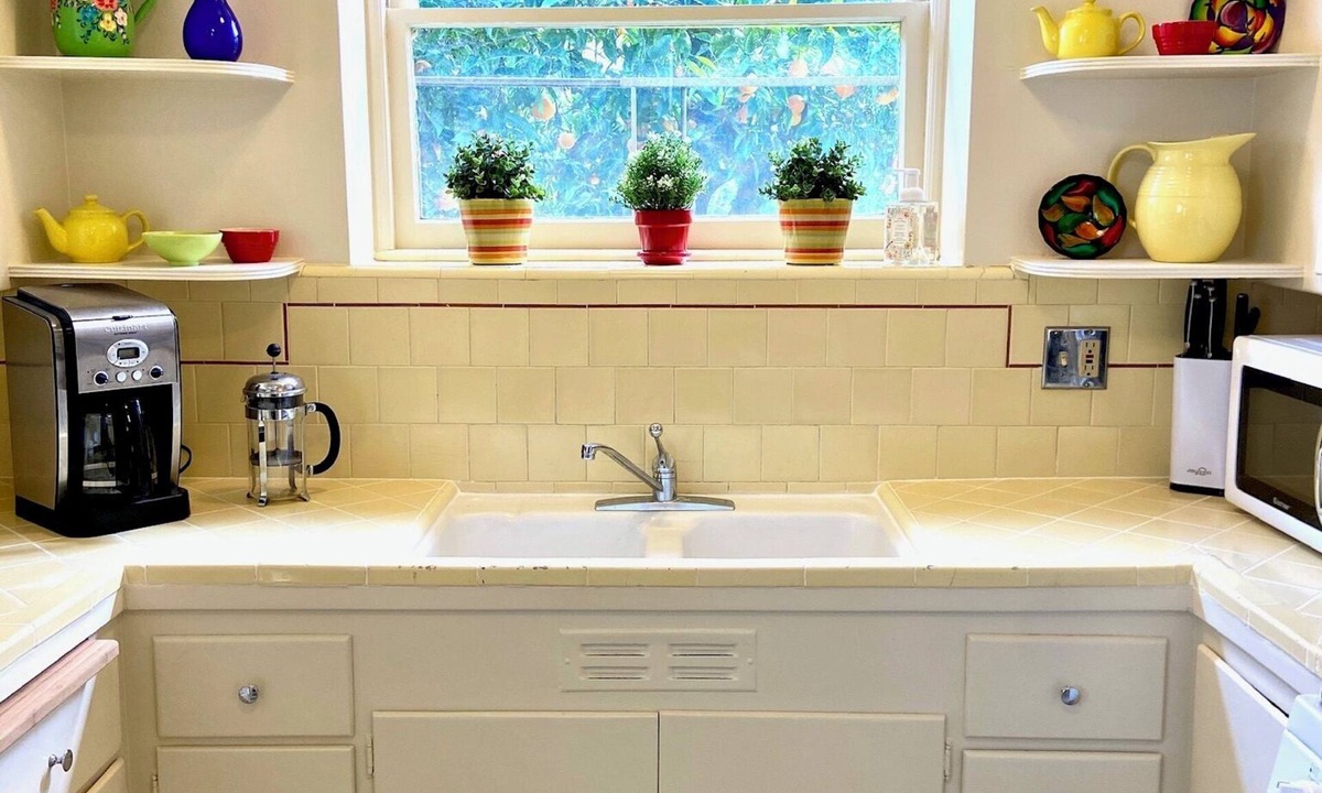 Estudillo Estates - Glen House | Sweet mid-century bungalow in beautiful San Leandro neighborhood.