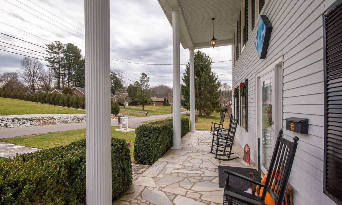 Burnsville Hotel | Terrell House B&B