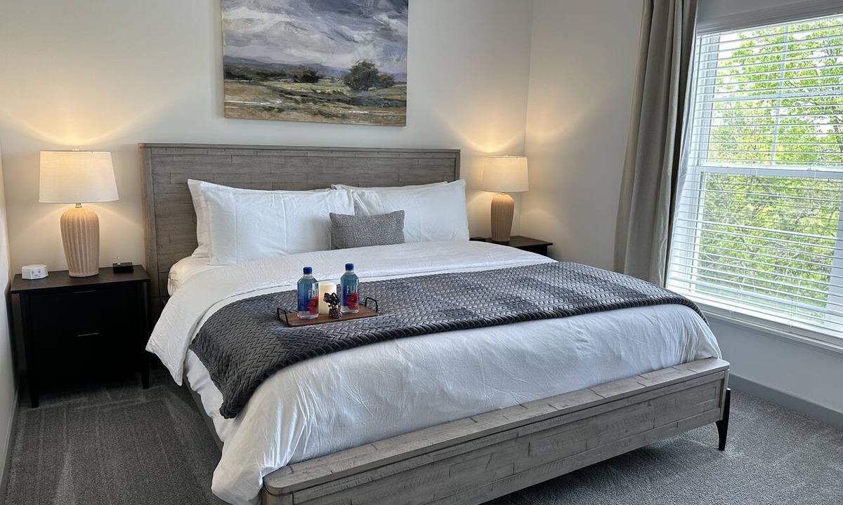 Tuttle West Apartment | The C-Suite | 1BR + office near Bridge Park