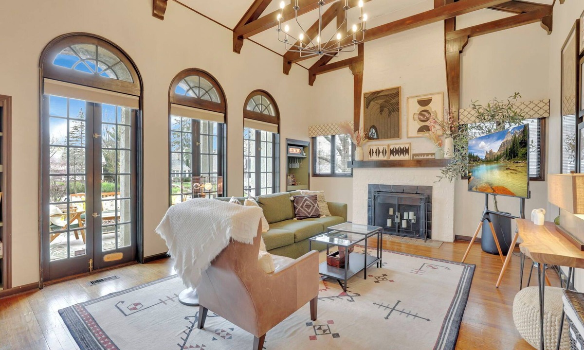 Central Clintonville House | The Clintonville Casita | Walkable & Inspiring