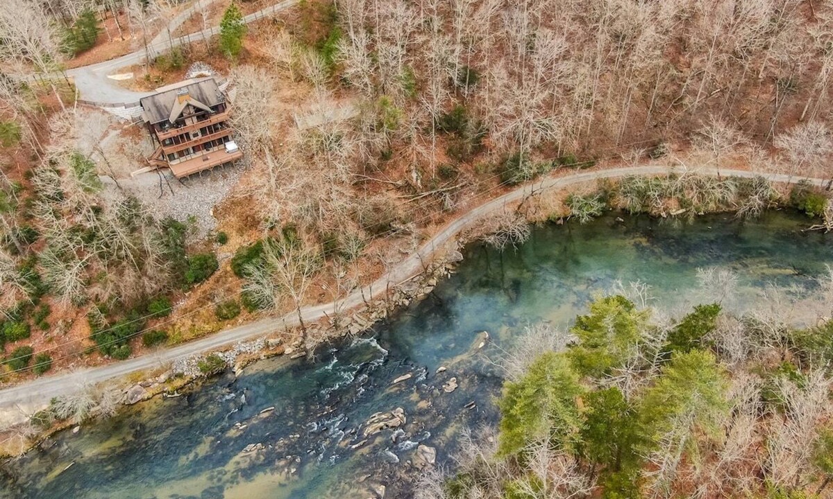 Ellijay Cabin | The Ellijay Lodge | Ellijay, GA