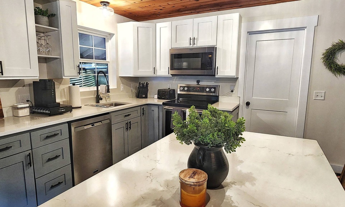 Ketchikan House | THE FISHING SHACK - NEWLY REMODELED IN 2023