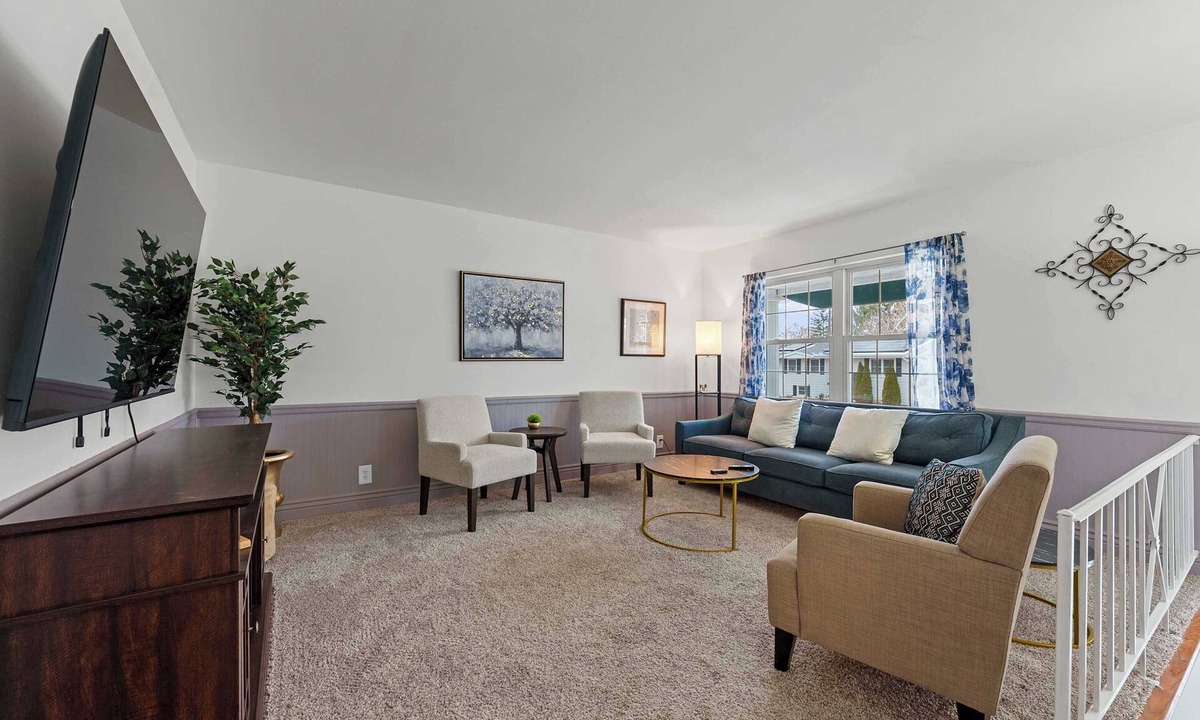Royal Manor House | The Gahanna Getaway