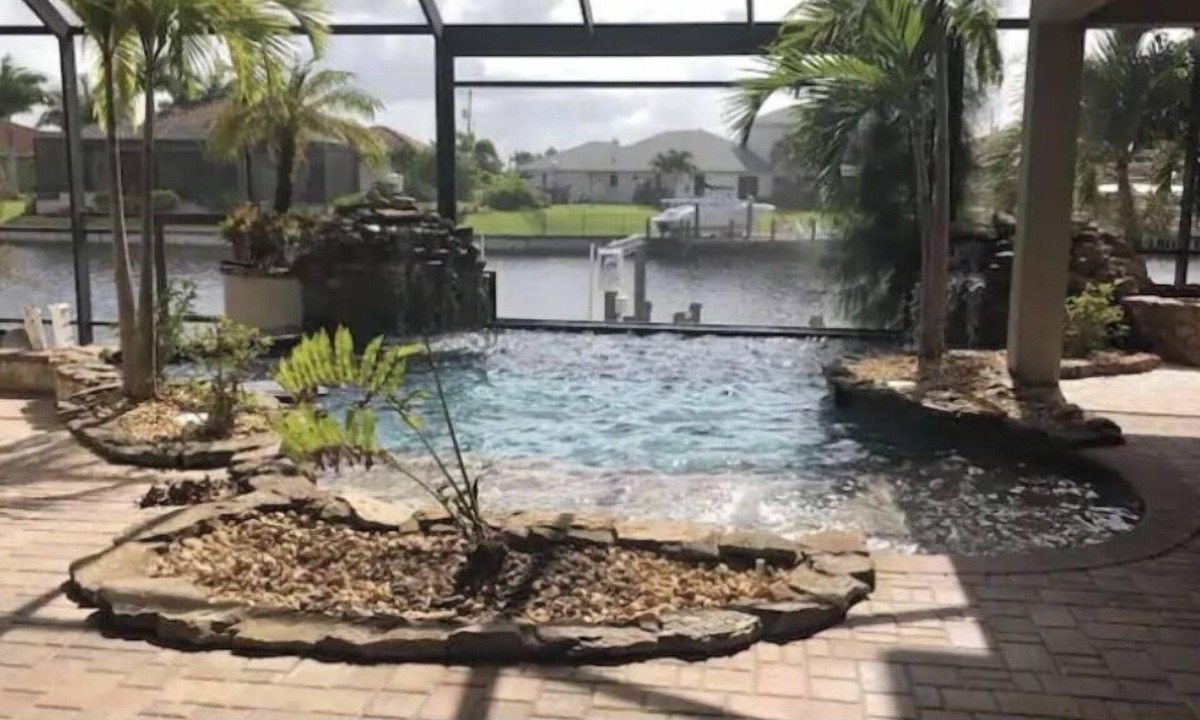 Burnt Store House | The Getaway Place - 6 BEDROOMS 5.5 bathroom 4025sf