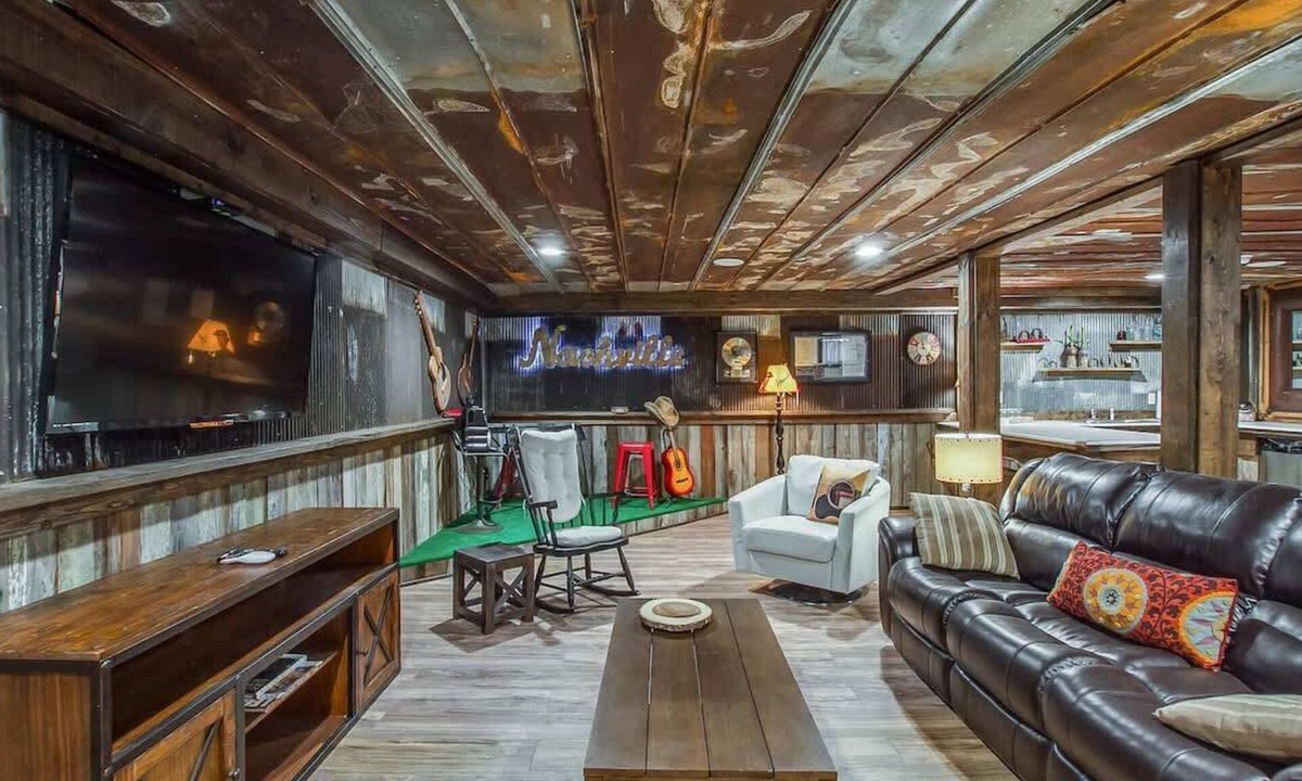 Dickerson Road House | The Graycroft - Billiards, Karaoke, and Stage!