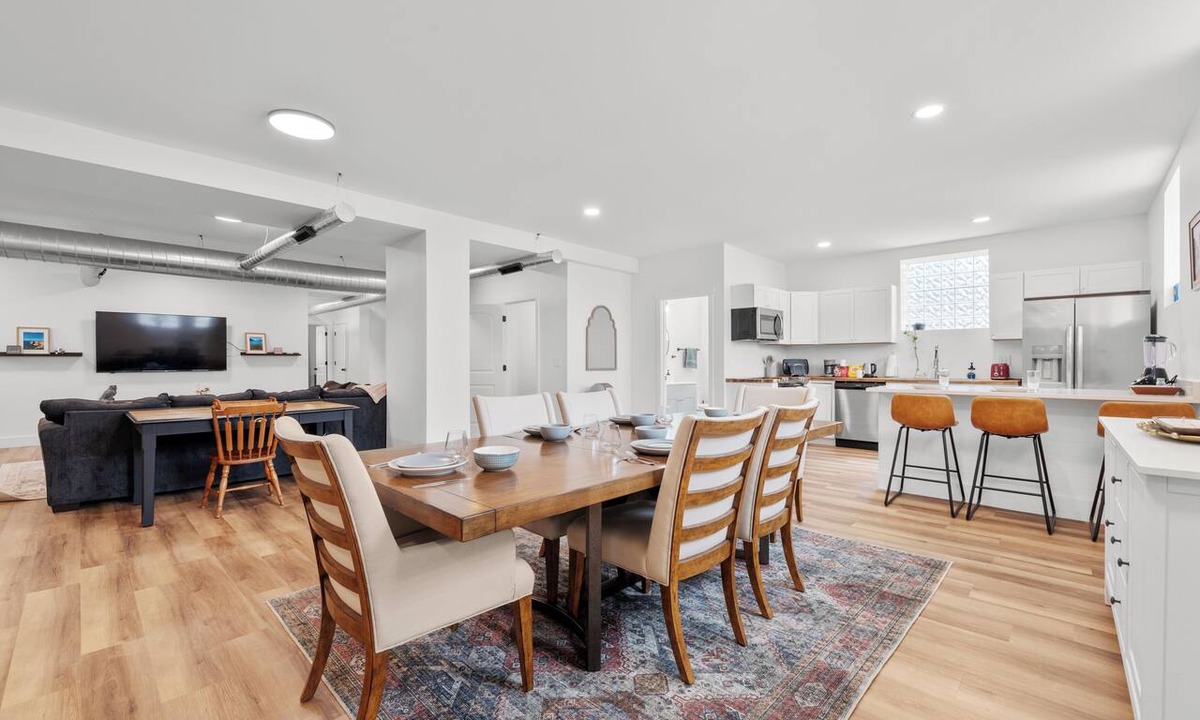 Old North Columbus Apartment | The Hall - New 3BD/2.5BA Church Apt Near OSU. Perfect for Groups & Families