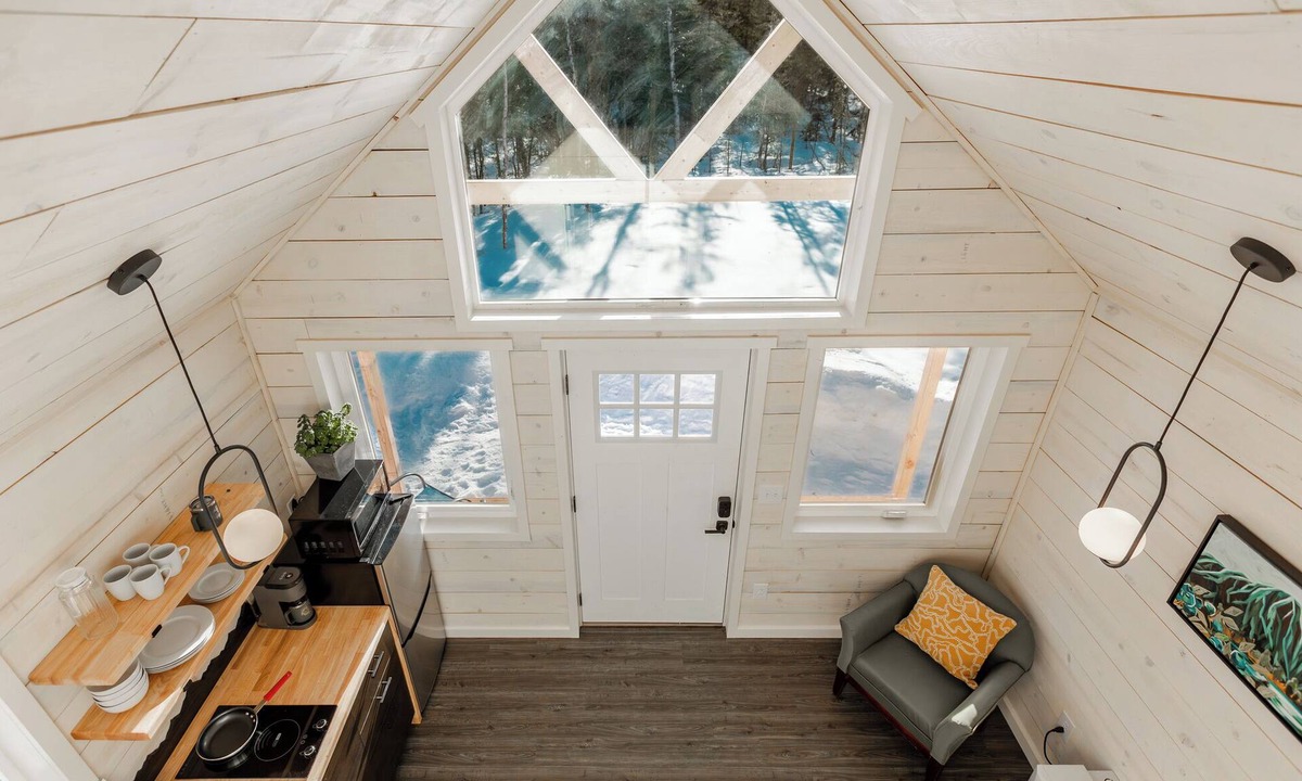 Anchorage Ski Chalet | The Hideaway Chalet, a deluxe mountain-based retreat for 2 in EKlutna Valley