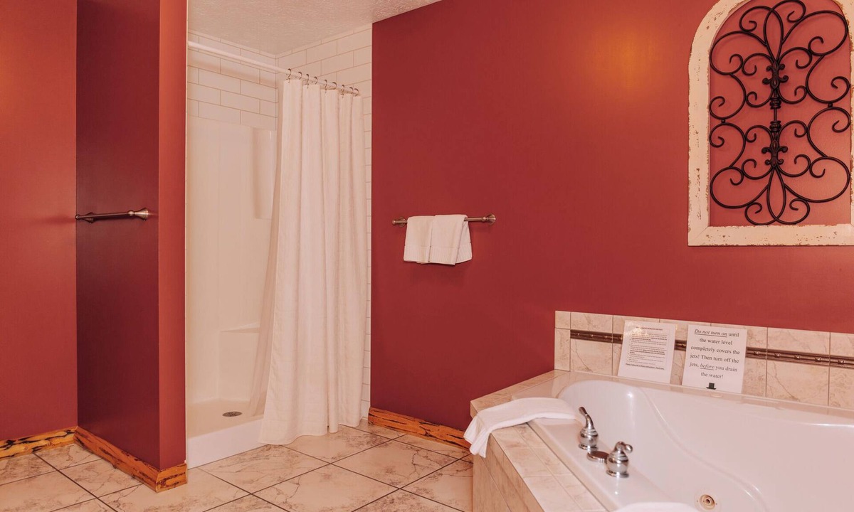 Dundee Cabin | The Hideaway Suite: Cozy, Lodge Suite in Amish Country, Ohio