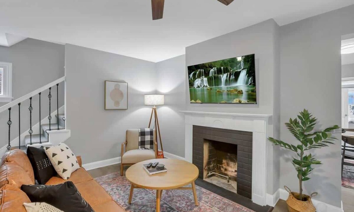 Westgate House | The Huron Charmer-4 BD and Yard