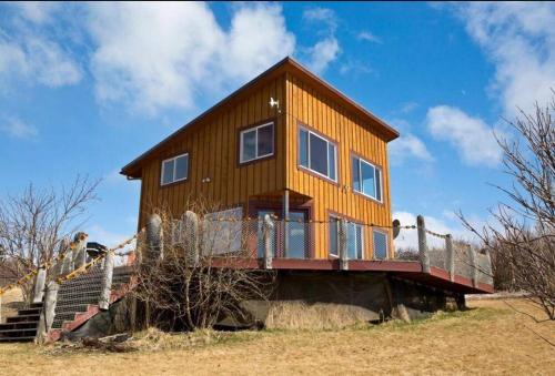 Diamond Ridge Ski Chalet | The Lookout - ALASKA SIZED VIEWS