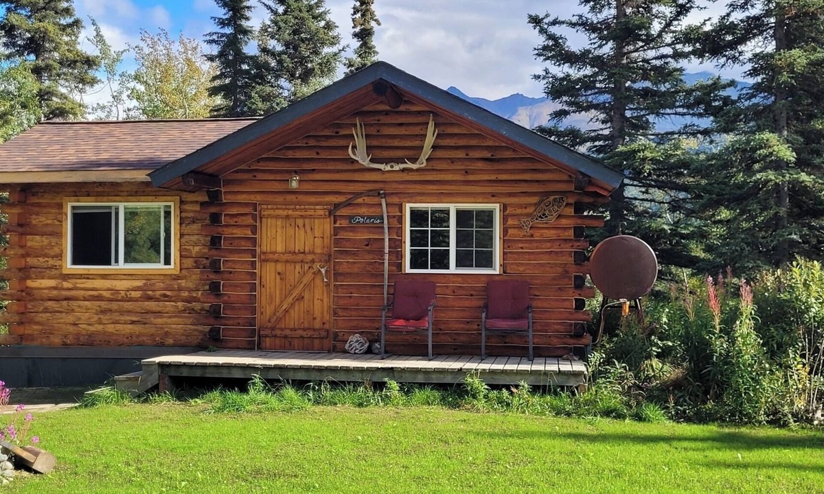 Sutton Cabin | The Polaris is a cozy delight with 360 degree mountain views. Pet Friendly!