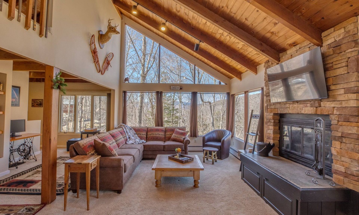 Lincoln House | The Rustic Elk: A Serene & Picturesque White Mountain Retreat by Loon with A/C
