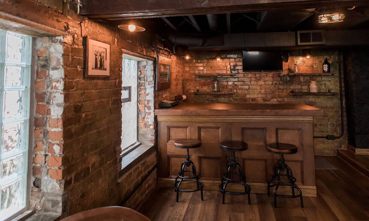 Mount Auburn House | The Speakeasy-Walk to OTR, Basement Bar, Cozy Stay